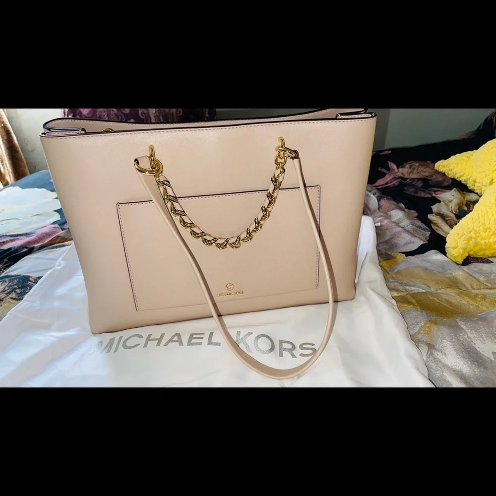 Michael kors bags, brand new and from a smoke free. - Picture 2 of 5